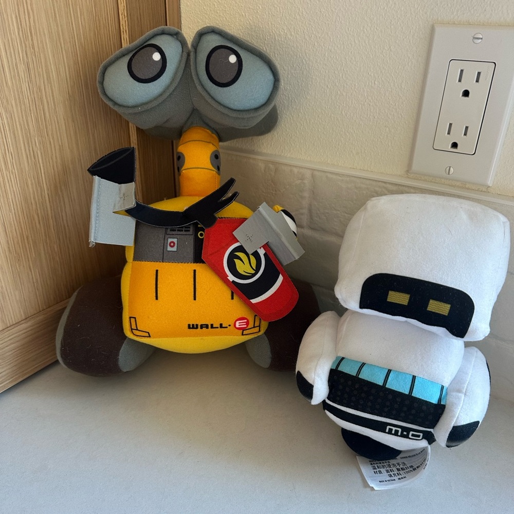 Disney Parks Wall-E and Mo Plush